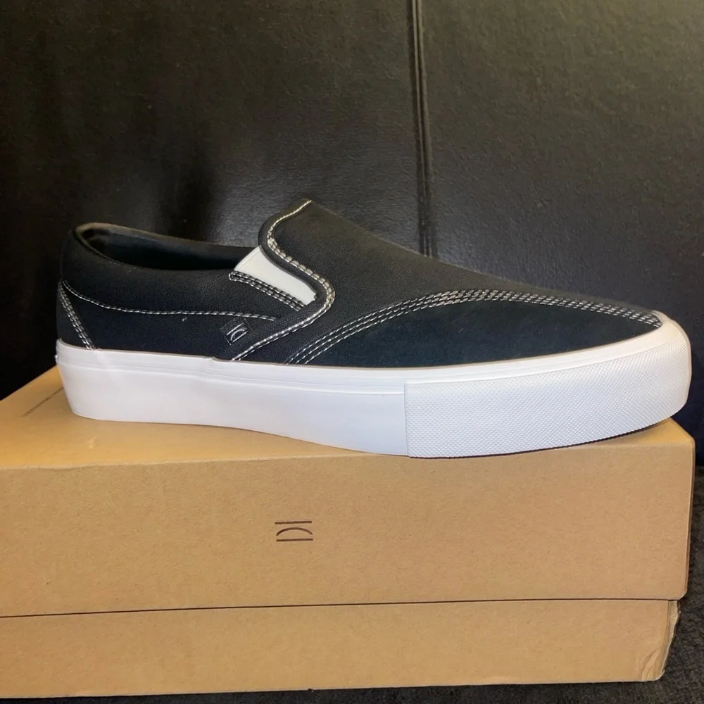 Clear Weather Dodd Unisex Slip on Sneakers Size 9 Men 10.5 Women NIB